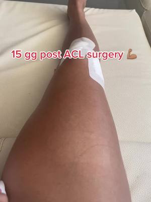 A post by @martinarosucci8 on TikTok caption: Cosa fai durante il giorno? Contraggo ed estendo.. così, #DayAndNight ♾️  #Acl #knee #crudele