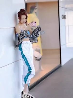 A post by @biubiyrpdjt on TikTok caption: funny#hotgirl #women #beautiful #girls #girl 