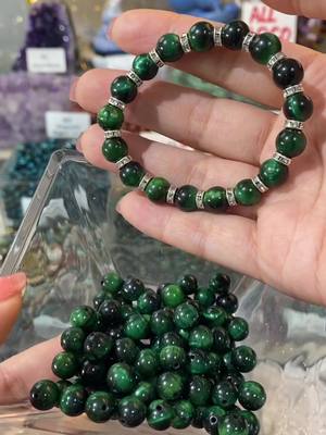 A post by @ef_crystal on TikTok caption: #crystals #beads #DIY #naturalcrystal #❤️❤️❤️❤️❤️ #pretty #bracelet #energy