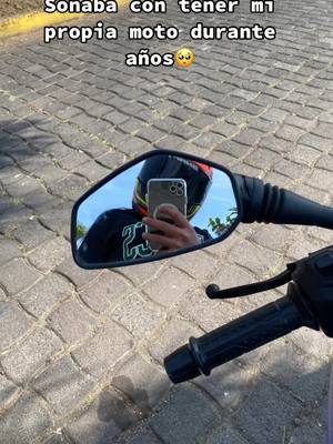 A post by @yasponcce on TikTok caption: Mi azulita 💙🏍️ #bikergirl #biker #pulsar #ns #ns160 #chicasbiker #motosdeportivas #moto #parati #viajes #rutas 