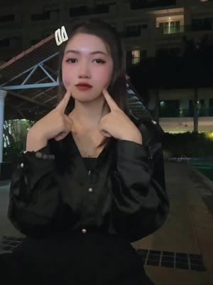 A post by @xiumei_6666 on TikTok caption: muốn hôn bạn 👍😉🥺#hon #hon