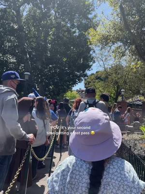 A post by @3.xclusive_arsene on TikTok caption: #fyp#disneyland#hauntedhousedisney #viralvideo