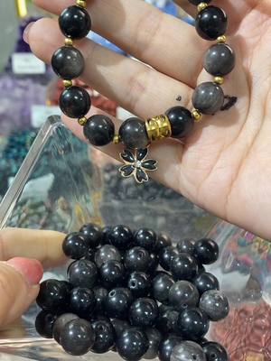 A post by @ef_crystal on TikTok caption: #crystals #fyp #beads #pretty #pretty #bracelet #❤️❤️❤️❤️❤️ #crystalbead #relax #DIY #energy #prettybracelets