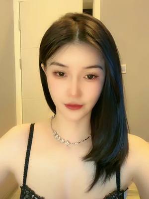 A post by @you_sun66 on TikTok caption: #HOT #热门 #美女 #fypシ #foryou #girls 