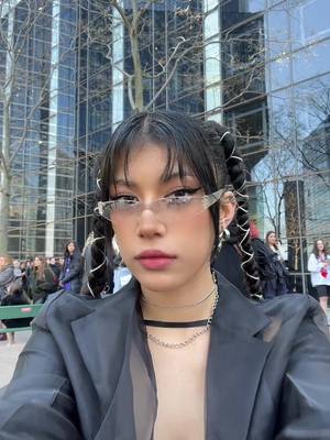 A post by @aliyamirrr on TikTok caption: #BeautyTok musik bank ootd #outfit #musikbank #kpop #fashion 