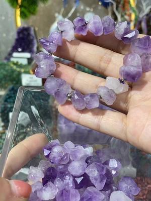 A post by @ef_crystal on TikTok caption: #fyp #crystals #crystalbracelets #pretty #crystaydiy #DIY #bead #beauty #gift #loveyou #energy #peace