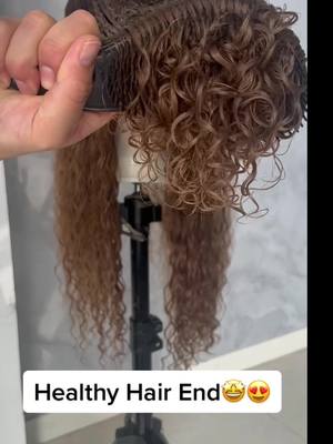 A post by @braid555 on TikTok caption: Healthy Hair End 😍🤩🥳 #elvahair #elvahairwigs #curlhair #ombrehair #longwig #foryou 