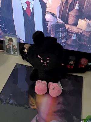 A post by @reno.kook on TikTok caption: la caja 🥹  #fypシ #bts #bt21 #cooky #cookybt21 #kpop #ipurpleyou #army #btsarmy #bangtangsonyeondan #bt21 