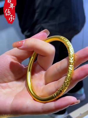 A post by @goldcraftsman on TikTok caption: #jewelrymaking #handmadejewelry #goldcraftsman #banglemaking #braceletmaking #banglemaking #goldbangle #goldbracelet #goldartjewelry #jewelrymaking #ringmaking #goldring #goldartwork #goldpendant