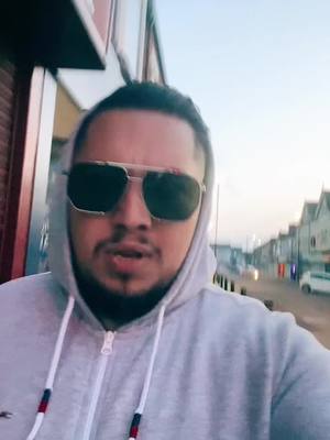 A post by @denis.duduianu on TikTok caption: Traiasca willim 🤦‍♂️ #foryou #uk #foryou #fyp 