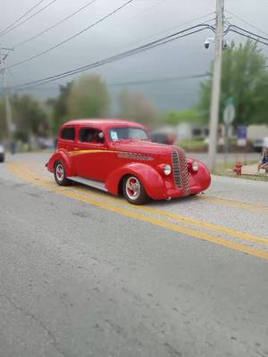 A post by @smilie2000 on TikTok caption: amazing parade#smilie2000 #goodstuff #ozarkmountains 