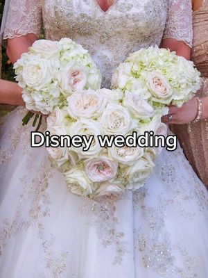 A post by @weddinginspo._ on TikTok caption: Antwoorden op @Lexi😍🤘🏻 #wedding #weddingtiktok #weddingcolors #fy #foryoupage #fyp #weddingtheme #disney #disneywedding 