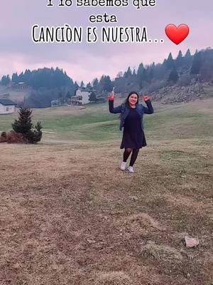 A post by @ on TikTok caption: "La felicidad no pertenece a quien lo tiene todo, sino a quien sabe apreciar lo que tiene."•♡•☆°•°#cusqueñita❤ #teamobb❤️💘 #hablacausa🇵🇪 #parati #ojitoslindosr♡n #viralvideo #foryou #fypシ #atisolitotekiero❤😊 