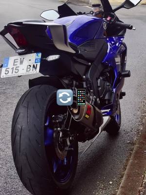 A post by @krokmourideuse on TikTok caption: ✨😴#yamaha #moto #yamahar6 #motard #bike #bikergirl #girlbike #motarddefrance #motarde 