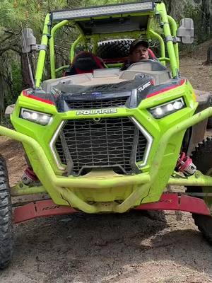 A post by @desmadres_offroad on TikTok caption: Pura paz 🙌🏽🚨⛰ #desmadres_offroad #rzr #labestia #rzrlabestia #rutasmexico #offroad #offroading #utv #utvlife 