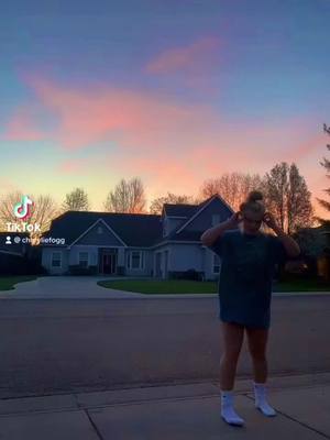 A post by @charyliefogg on TikTok caption: 🌅