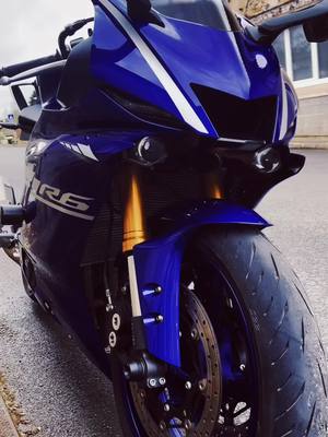 A post by @krokmourideuse on TikTok caption: #motard #yamaha #moto #bike #girlbike #yamahar6 #motarddefrance #bikergirl #motarde 