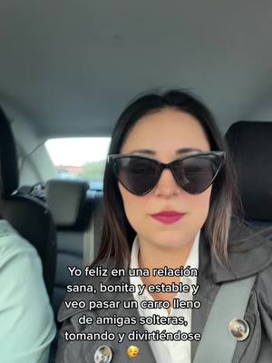 A post by @evelinychantal on TikTok caption: Es broma mi amor #lesbiansoftiktok #lgbt 