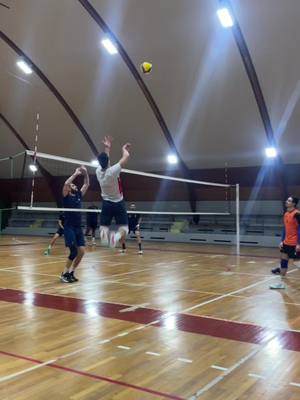 A post by @amvball on TikTok caption: 🔥 #volleyball #amvb #fypシ 