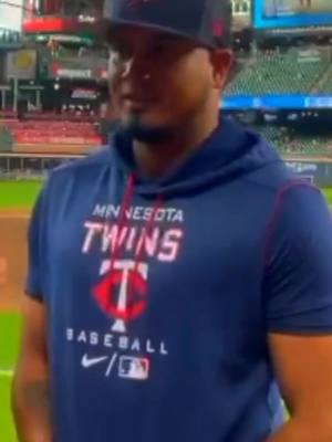 A post by @beisbol_46 on TikTok caption: Luis Arraez es una máquina de bateo #beisbol_46 #arraez #campeondebateo #marlins 