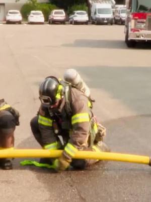 A post by @firefightereds on TikTok caption: #firefightertraining #firefighters #bomberosforestales #bomberoscdmx #bomberosmexico #bomberosmunicipales #bomberosdelmundo #bomberoschicosbuenos #bomberosvoluntarios #bomberos #fireman #fire #firefightertiktok #fireman👨‍🚒👨‍🚒👨‍🚒👨‍🚒👨‍🚒 