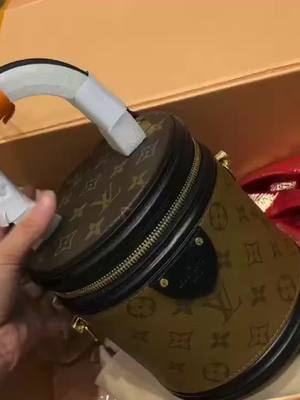 A post by @jmrjy21 on TikTok caption: #fashionbag #luxurybag #tiktokemebuyit   