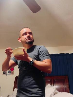 A post by @the_ivan009 on TikTok caption: #littlevoiceinsideyourhead #esavoz #esavozinteriorquetedice #😂 #mexicano #cuandomepeleoconlasvecinas #algoparareir 