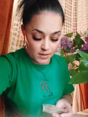 A post by @vikyvittoria22 on TikTok caption: #гламурныймейк 