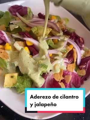 A post by @healthylilymx on TikTok caption: Aderezo de cilantro y jalapeño Ingredientes para una porción de 380ml 💚1 taza de yogurt griego sin azúcar  💚1/2 taza de hojitas de cilantro  💚 El jugo de 1 limón 💚1 diente de ajo 💚1-2 chiles jalapeños en escabeche (depende de que tan picosito lo quieras 🤤) 💚1 cdita de sal 💚1/2 cdita de pimienta  Licua todo y enjoy 💚💚💚💚 no olvides guardar la receta.  💚HL