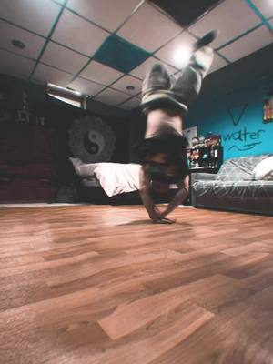 A post by @bambi.ny on TikTok caption: #dance #breakdance 