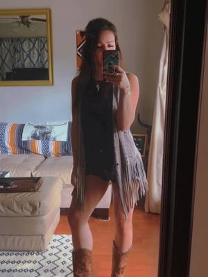 A post by @natalieleahhh on TikTok caption: 🤎🩶🖤 #country #vibes #fyp #westernfashion 