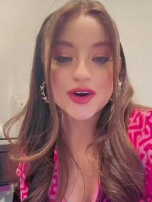 A post by @karolswaves on TikTok caption: karol via instagram stories💕 #parati #karolsevilla #foryou 