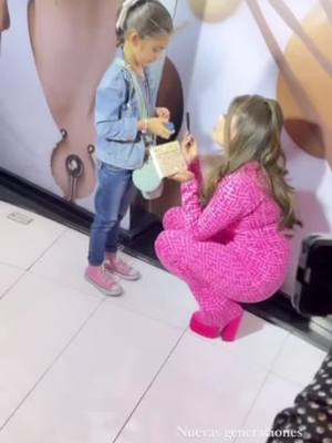 A post by @karolswaves on TikTok caption: karol con una niña es lo mas lindo y tierno que veras hoy🥺💖 #parati #foryou #karolsevilla 