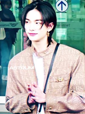 A post by @astrumaroha on TikTok caption: He's so pretty I couldn't help but make this low-quality edit 🤕 #hyunjin #현진 #hwanghyunjin #스트레이키즈 #straykids #stay #aftereffects #fypシ 