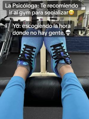 A post by @losperezseran on TikTok caption: El peor lugar para hacer amigos 🫢 mejor a darle duro 🏋🏻‍♀️ 😑 #gym #gymmotivation #introvertproblems #psicologo #gymlover #depressionanxiety 