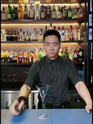 A post by @theanh200786 on TikTok caption: Bartender#bartendersoftiktok #phachechuyennghiep #cocktail #bartender #phache #LearnOnTikTok #xuhuong #foryoupage #xyzbca 