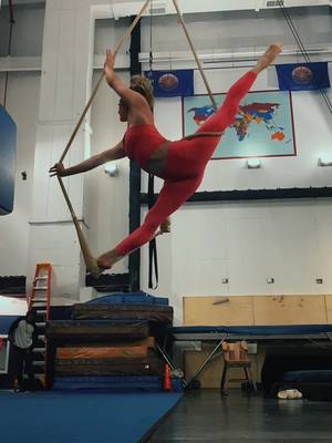 A post by @bitsythings on TikTok caption: Made some shapes on trapeze today that i thought were cool ☁️ #trapeze #cirquedusoleil #circus #aerialistsoftiktok #fypシ