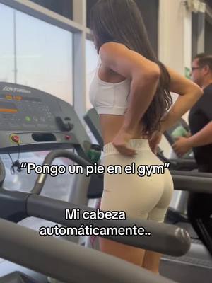 A post by @jeanettevaldez0 on TikTok caption: El primer pensamiento cuando llegó el gym 😂 #GymTok #gymhumor #cosasdegymrats 