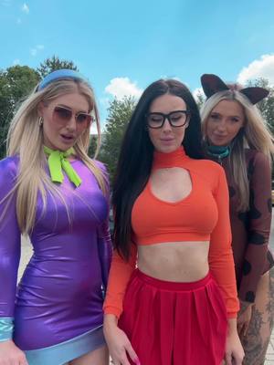 A post by @bae_watch_xx on TikTok caption: #baewatch #fypシ #fyp #scoobydoo #cosplay #comiccon 