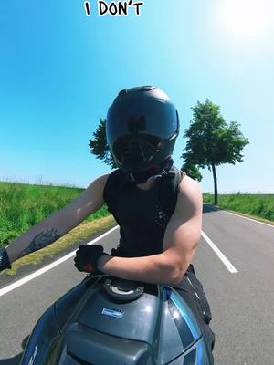 A post by @franss_94 on TikTok caption: #bikerlife #fy #yamaha #insta360x3 #fz8 #viral #skyisthelimit #ridesafe @insta360_official 