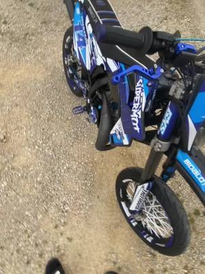 A post by @shakzy_14 on TikTok caption: 2stroke>>>> #beta #betatrack #riejumrt #rieju #sherco #derbi #bidalot #2fast #krm #polini #2win #maxiscoot #gxs #wheeling #motoscoot #photoshop #biker #motarde #motard #ktm #yamaha #gaz #vue #stunt #bikelife #50cc #70cc #80cc #100cc #moto