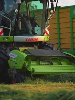 A post by @agrar_fotografie_nt on TikTok caption: Bock musst du haben  #landwirtschaftausleidenschaft #landwirtschaftistwichtig #landwirt #farming #farmer #nofarmersnofood #nofarmersnofoodnofuture #agriculture #traktors #traktor #agrar #lohnerausleidenschaft #caseih1455xl #fyp #fypage #johndeere #claasjaguar  