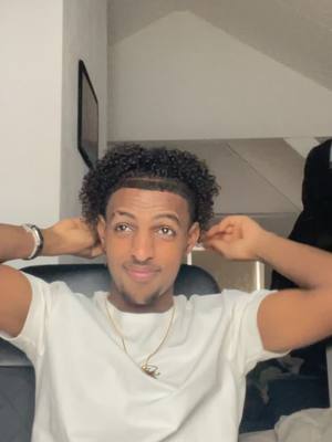 A post by @habuozil on TikTok caption: Hallo TikTok 😄 #habuozil #eritreantiktok🇪🇷🇪🇷habesha #habeshatiktok #eritreantiktok #eritreanmusic