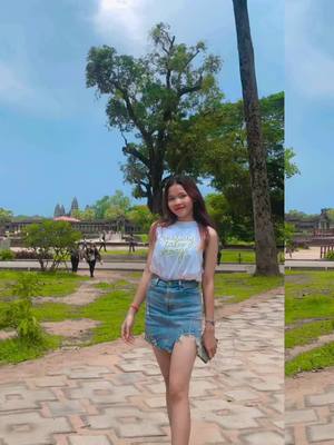 A post by @eiida21 on TikTok caption: Kon thaii mk lg siem reap🍃👻