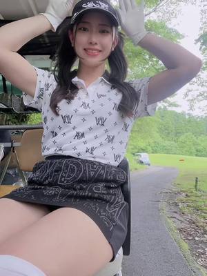 A post by @maty0609 on TikTok caption: スコアはやばいけどボールだけは失くさないのが唯一胸張れる所🏌️‍♀️