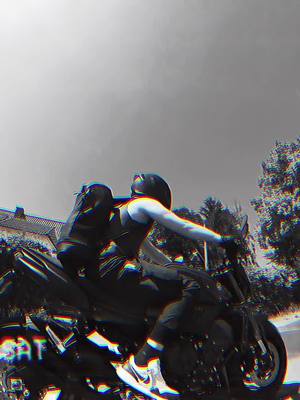 A post by @franss_94 on TikTok caption: #yamaha #motorrad #fy #insta360x3  #viral #tiktok 