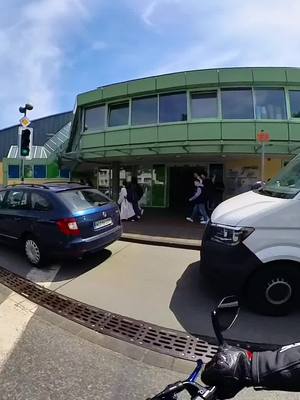 A post by @franss_94 on TikTok caption: #yamaha #hildesheim #insta360x3 #tiktok #roteampel 😂 #sorrynotsorry 