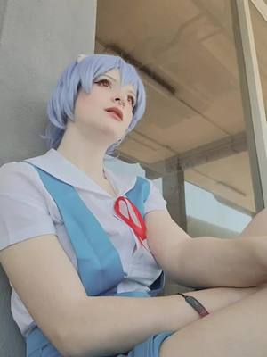 A post by @yumeiguniru on TikTok caption: #reiayanami #reiayanamicosplay #evangelion #evangelioncosplay #evangelioncosplayrei #cosplay 