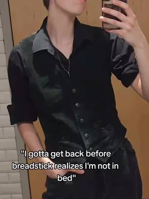 A post by @ss_cosplay2.0 on TikTok caption: breadstick🫶  #greenscreen #fyp #beardeddragon 