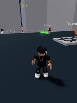 A post by @st1v3n_.26 on TikTok caption: #scusatelassenza #roblox #testapelata mi siete mancati